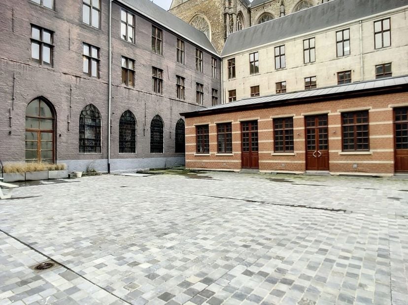Bedrijfsvastgoed te huur in Sint-Paulusplaats 19,
                    2000 Antwerpen