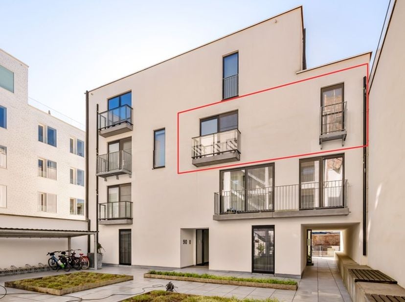 IN OPTIE!<br />
Op een absolute toplocatie in het hart van Mechelen bevindt zich dit hoogwaardig afgewerkte appartement op de tweede verdieping van ee