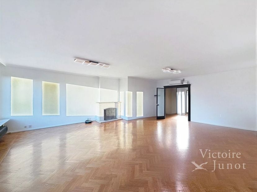 Pand voorgesteld door Elisabeth du Chastel : 0495 79 78 58 / elisabeth.duchastel@victoire.be<br />
Montgomery - prachtig penthouse van 140m² + terrass