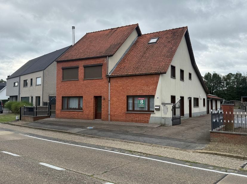 Maison à louer
                    à 2400 Mol