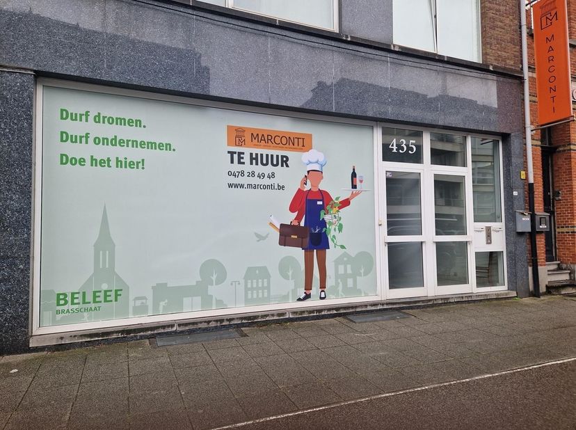 Ruime handelsruimte in het centrum van Brasschaat.<br />
<br />
Een ruime handelsruimte die geschikt is voor een kantoor, winkel of vrij beroep. <br