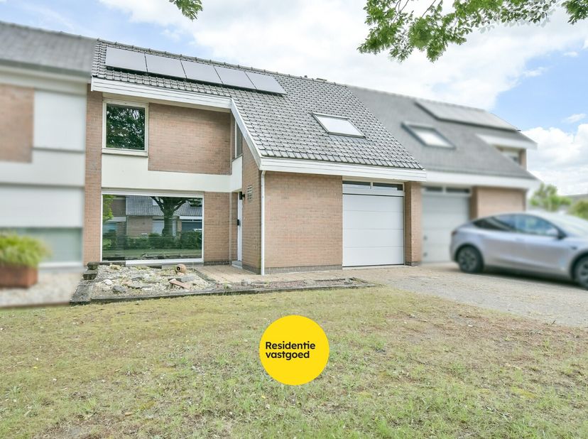 Welkom in de Gangesstraat 3, een smaakvol gerenoveerde woning gelegen in een rustige doodlopende straat in Torhout. Dankzij de gunstige ligging bevind