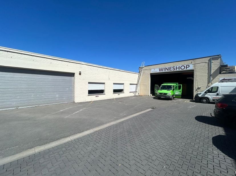 Bien professionnel à louer
                    à 9040 Sint-Amandsberg