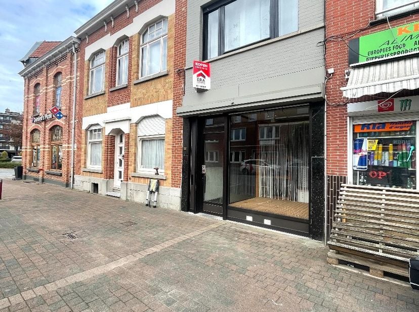 Menen : immeuble commercial avec logement à vendre, situation topdisposition:rez-de-chaussée : entrée, grande vitrine, espace commercial, espace de ra