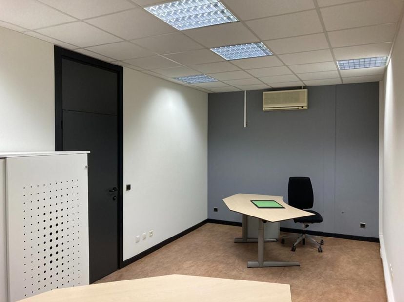 Bien professionnel à louer
                    à 2490 Balen