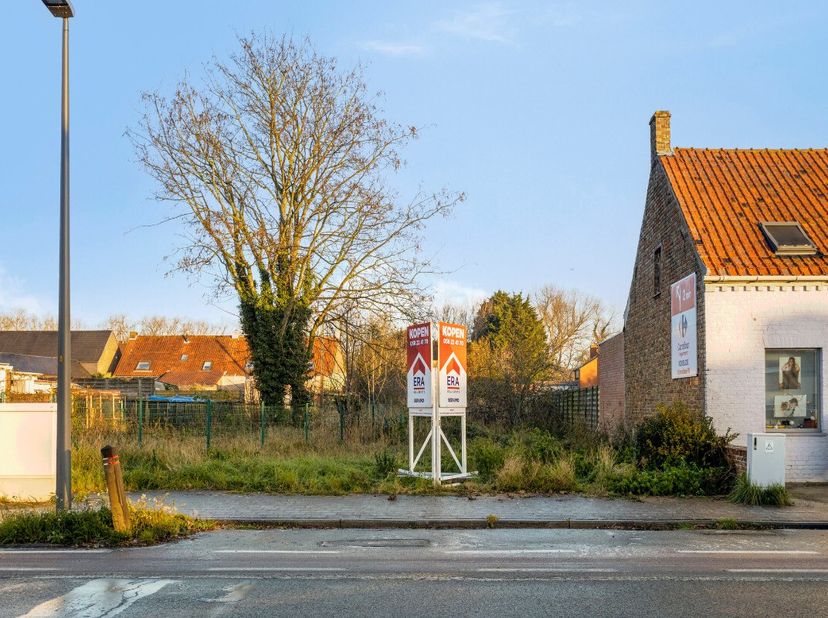 De Panne: Perfect gelegen bouwgrond Ontdek deze uitstekend gelegen bouwgrond in De Panne, ideaal voor het realiseren van een halfopen bebouwing. Met e