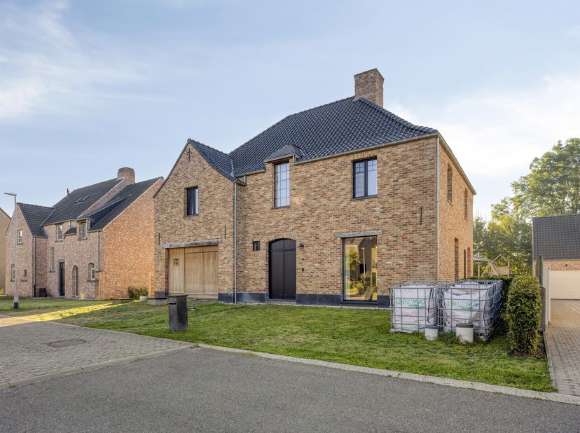 Huis te koop in Heiloopweg 14,
                    2400 Mol