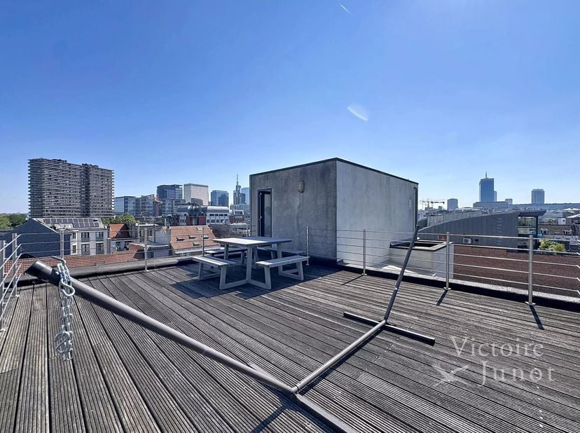 Gepresenteerd door Mike Doolaeghe - Tel.: +32 471 65 85 85 - E-mail : mike.doolaeghe@victoire.be<br />
Victoire Junot biedt dit mooie gemeubileerde pe