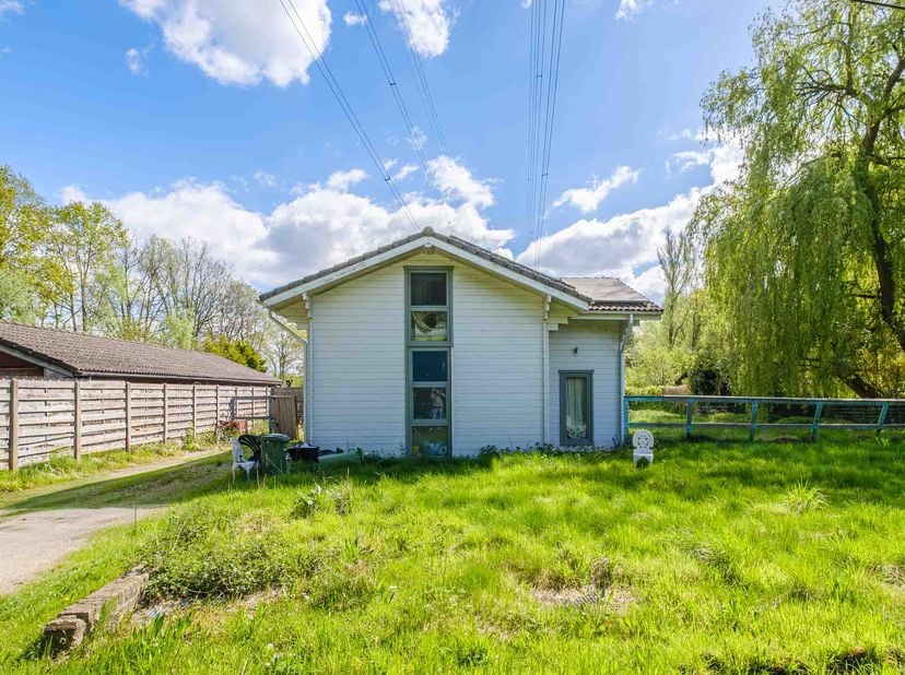 Cette charmante maison de vacances est située dans un environnement calme et verdoyant et offre de nombreuses possibilités pour ceux qui recherchent u