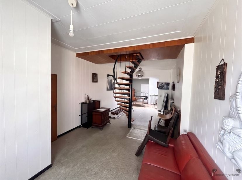 op te frissen woning met 2 slaapkamers, kelder en veel potentieel in Broechem<br />
Bent u op zoek naar een woning die u volledig naar eigen smaak kun