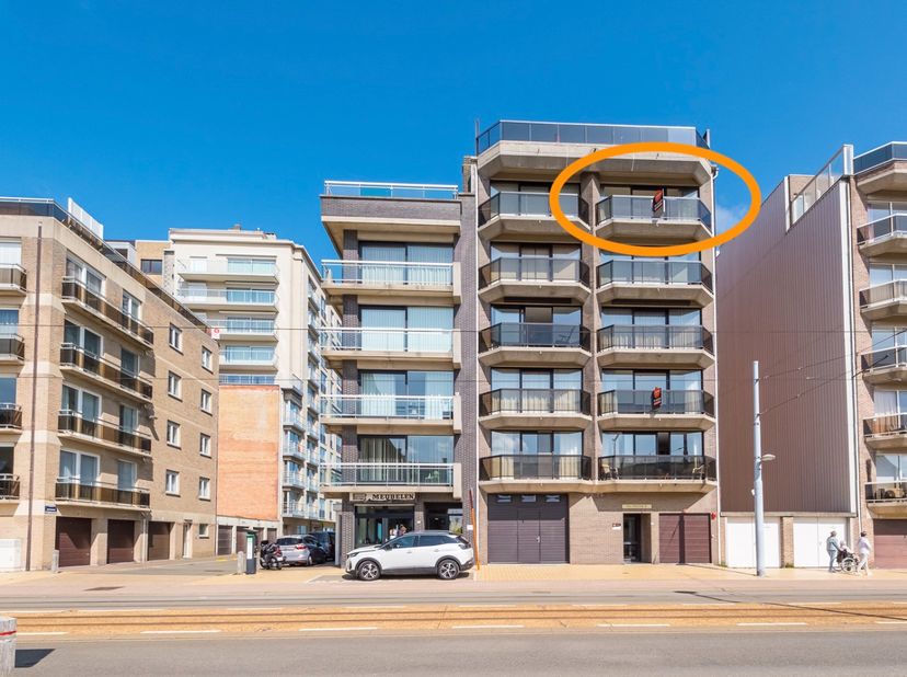 Découvrez ce lumineux appartement situé au 5ᵉ étage de la Résidence Prestige II, idéalement situé Leopoldlaan 232 boîte 0501 à Middelkerke. Grâce à so