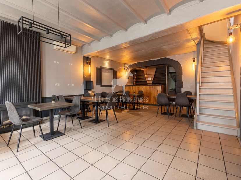 Referentie makelaar: L6031-433<br />
*** VIRTUELE RONDLEIDING: https://envisite.net/vtour/fr/n7766p/frame ***<br />
Ontdek dit restaurant op een ideal