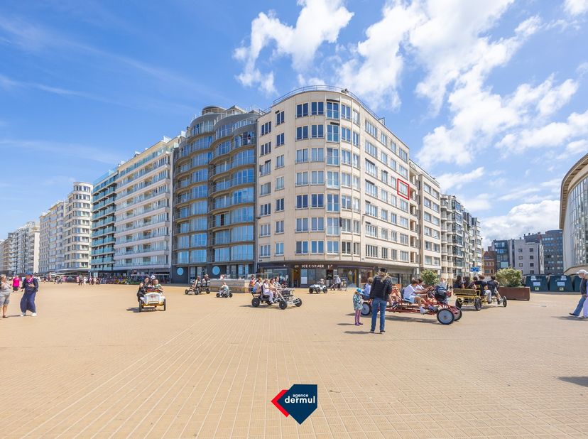 Spacieux et bien entretenu, cet appartement d'une chambre à coucher se trouve dans la Résidence Monte Carlo. L'appartement est situé au cinquième étag