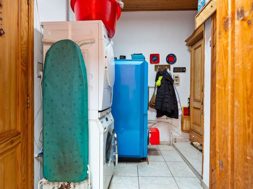 Te renoveren halfopen bebouwing met zuidoostelijke tuin en garage in Tisselt<br />
De woning geniet van een gunstige ligging met winkels, scholen, ope