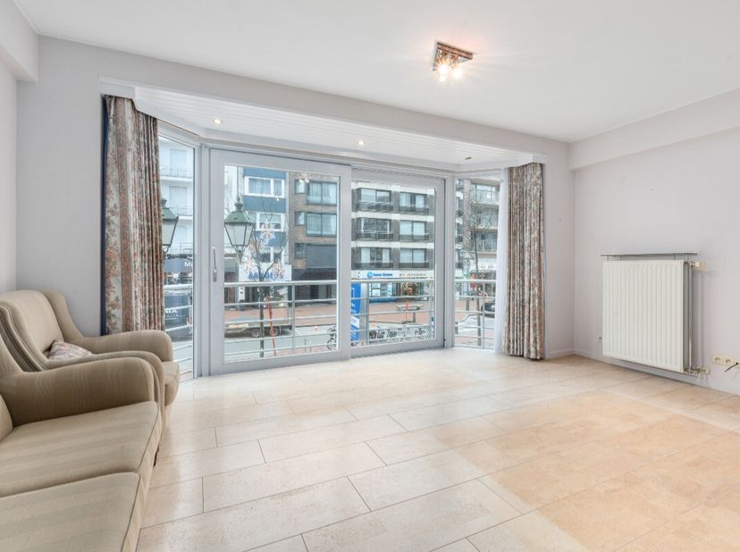Knokke: Spacieux appartement à vendre avec deux chambres complètes, idéalement situé à Knokke.Idéalement situé sur la Lippenslaan à Knokke, cet appart