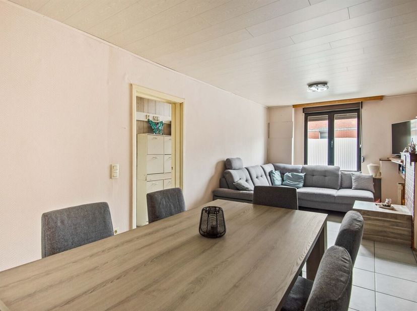 Ligging:<br />
Deze woning is gelegen in de rustige Kilstraat in Hoboken, een aangename woonomgeving met winkels, scholen, openbaar vervoer en belangr