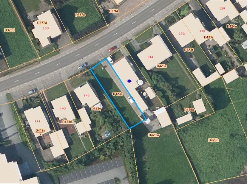 Bouwgrond van 5a17m² voor halfopen bebouwing.<br />
Deze grond bevindt zich tussen de huisnummer 136 en 140 op de Olensweg te Geel.<br />
Te bouwen:<b