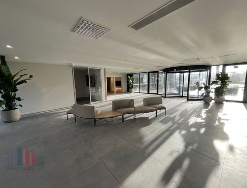                                         Bureaux à louer à Merelbeke, € 7.518
