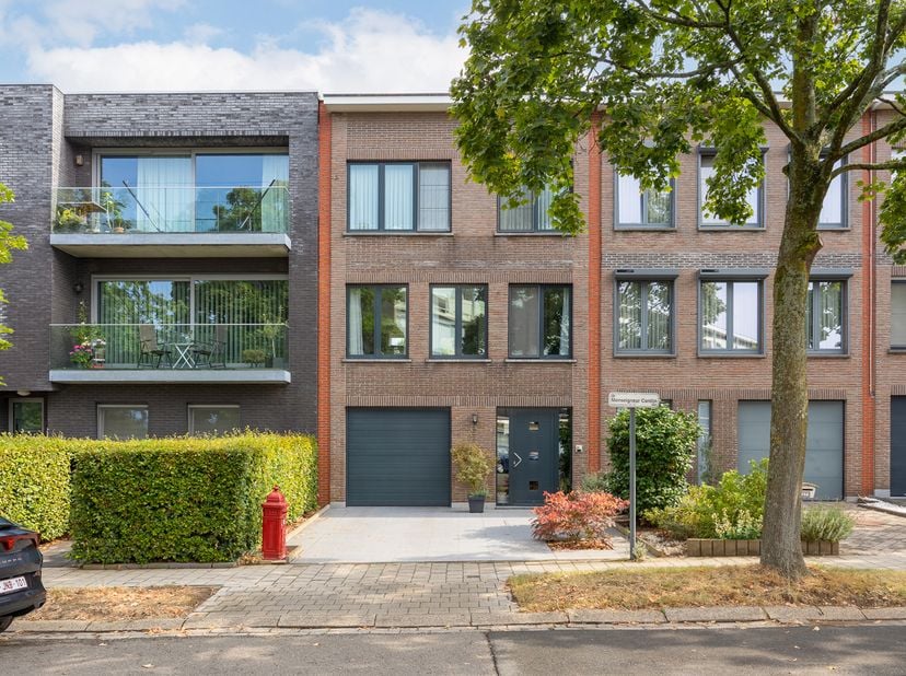 Huis te koop in Monseigneur Cardijnlaan 29,
                    2650 Edegem