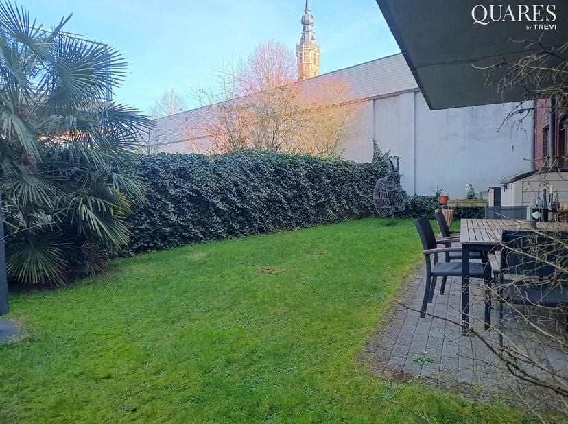 Quares - TREVI Groep presenteert :<br />
Dit heerlijk gelijkvloers jongbouw appartement (134,5 m²) met 2 slaapkamers, terras en private ruime tuin (70