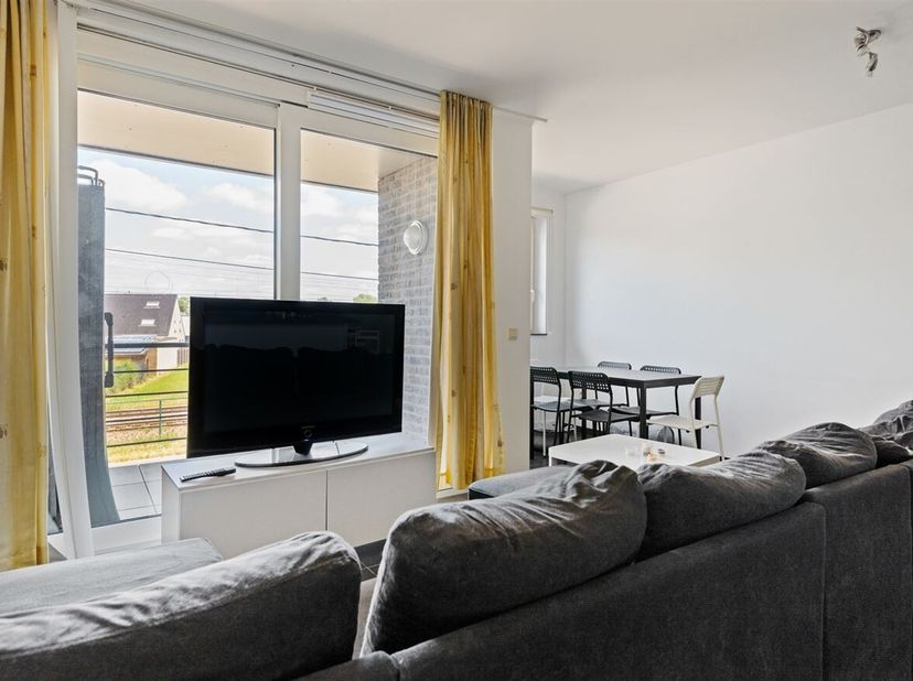 Duplex 2 slaapkamerappartement centrum Geel.<br />
Het appartement bevindt zich op het eerste verdiep.<br />
 De woonkamer met open keuken geniet van