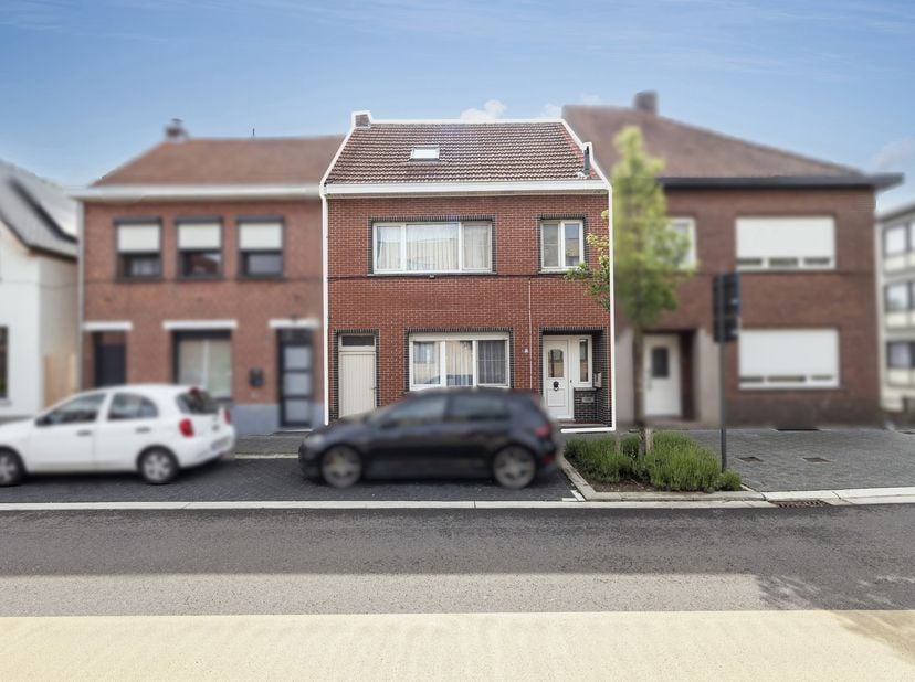 Uiterst gezellige en fris ingerichte woning met zuidoostgeoriënteerde stadstuin, 3 slaapkamers, 2 badkamers en ruime zolder (eventueel voor extra slaa
