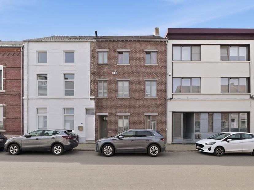 <br />
In Landen vinden we langs de Hanuitsesteenweg ter hoogte van nummer 38 dit gezellige appartement terug. We bevinden ons hier vlakbij het centru