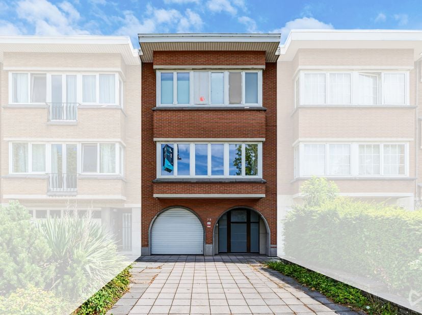 Infos &amp;amp; visites – 02 315 51 71<br />
We Invest Brussels vous présente cet immeuble de rapport de ±240 m², idéalement situé sur le Boulevard du Sou