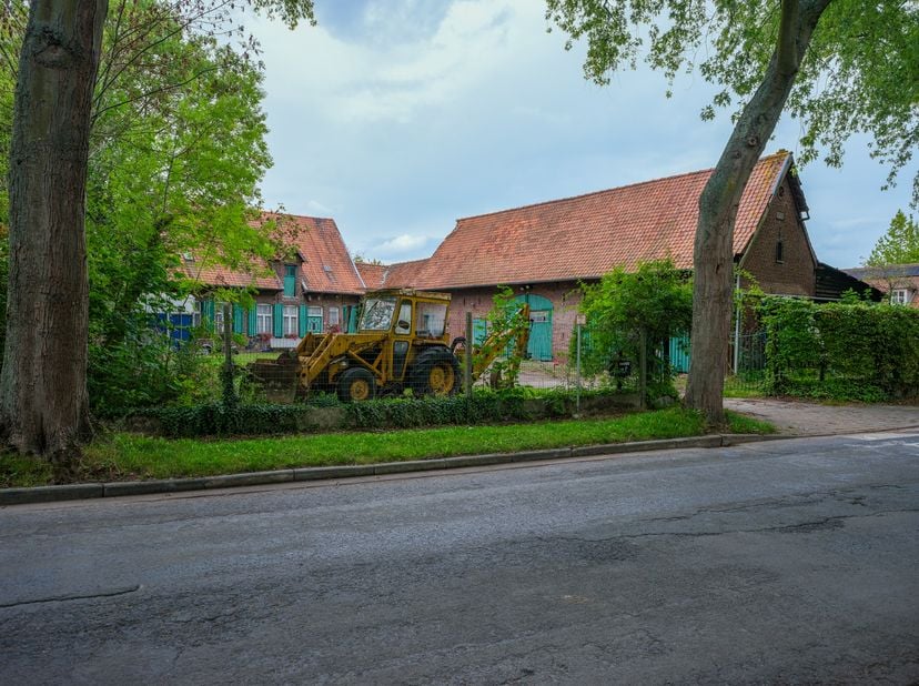 FERME - <br />
<br />
À Marke, une commune de Courtrai, se trouve cette ferme à rénover qui regorge de potentiel. La ferme bénéficie d'un emplacement
