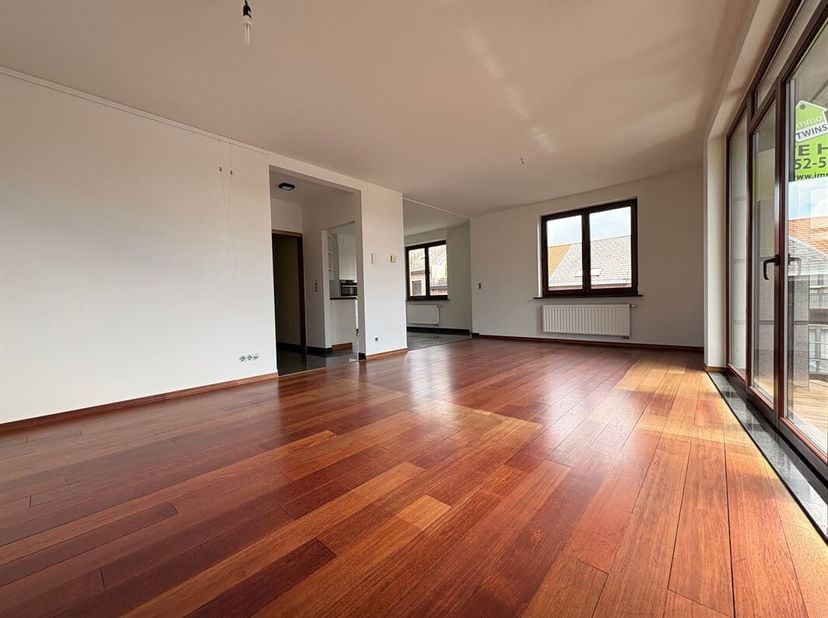 Ruim appartement in hartje centrum<br />
Dit ruime appartement, op de 2de verdieping (met lift), is gelegen in een standingvolle kleinschalige residen
