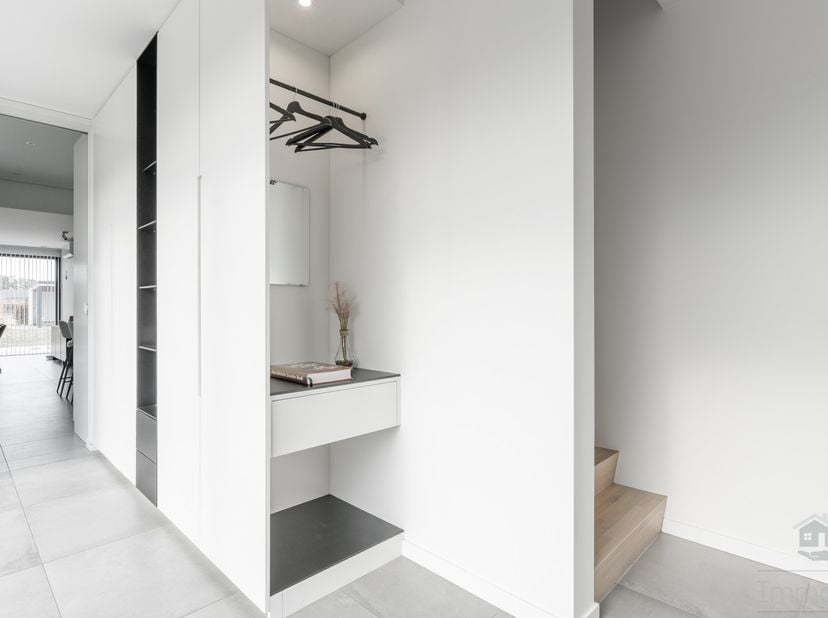 ALGEMEEN:<br />
<br />
Recente, luxueus afgewerkte energiezuinige woning te Kuringen.&amp;nbsp;<br />
<br />
LIGGING:<br />
<br />
Rustig wonen met Hassel