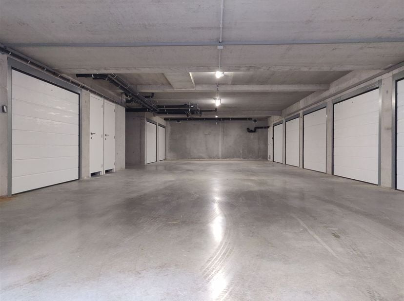 VENTE EXTRAORDINAIRE : Nous mettons en vente les box de garage aux numéros -1 et -2 de la résidence « ECLIPS ». Les garages sont de tailles différente