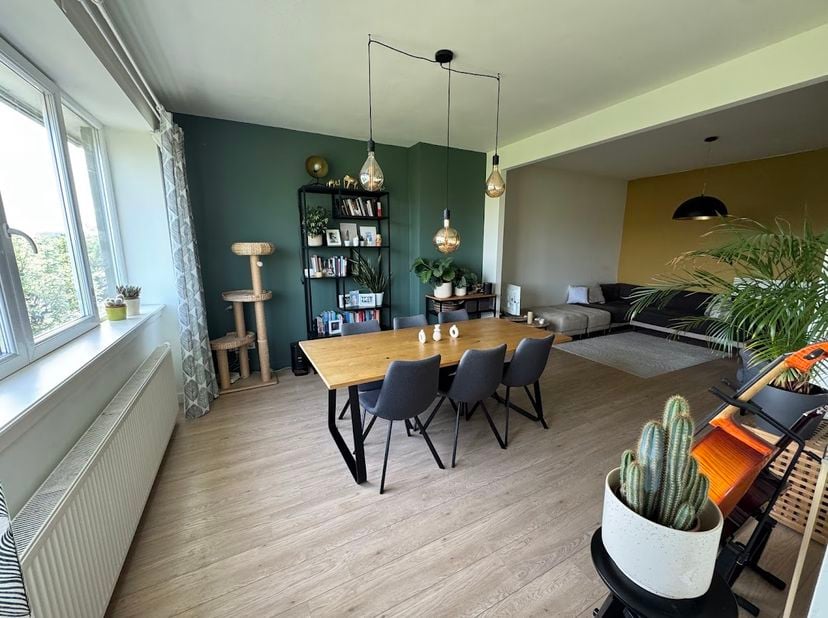 Welkom in dit  ruim en lichtovergoten appartement op een toplocatie.  Dit gezellige appartement van 92 m² combineert een open indeling met het comfort