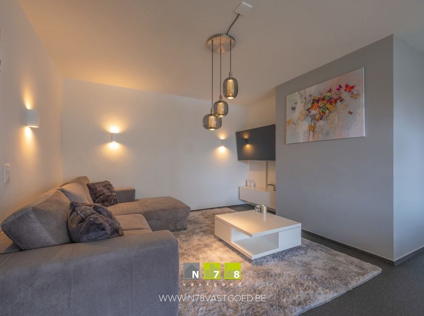Appartement te koop in Van Eycklaan 91 bus 6,
                    3680 Maaseik