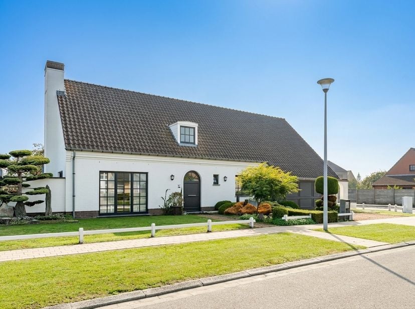 Huis te koop in Kapelhoekstraat 9,
                    8800 Roeselare