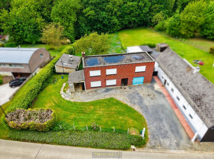 OPEN BEBOUWING met VEEL POTENTIEEL, gelegen op een RUIM en GROEN PERCEEL van ca. 1.508 m² te Ronse. Deze eigendom vormt de IDEALE OPPORTUNITEIT voor w