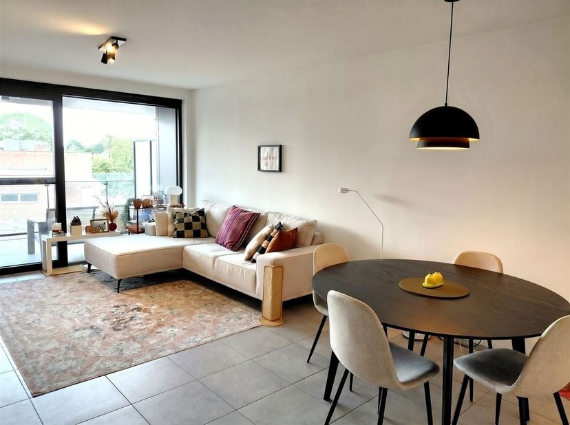 Demandez votre visite sur info@optimusvastgoed.be !<br />
À LOUER : Appartement récent d'une chambre à Beverlo !<br />
Cet appartement contemporain