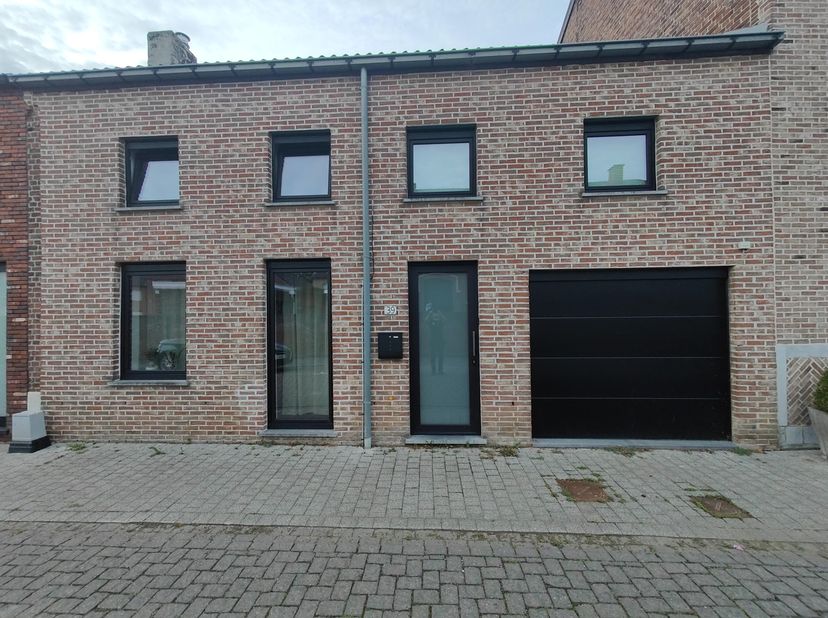 Nieuw chassis <br />
Zonnepanelen <br />
Omkeerbare airconditioning <br />
Nieuw elektrisch systeem <br />
Nieuw verwarmingssysteem