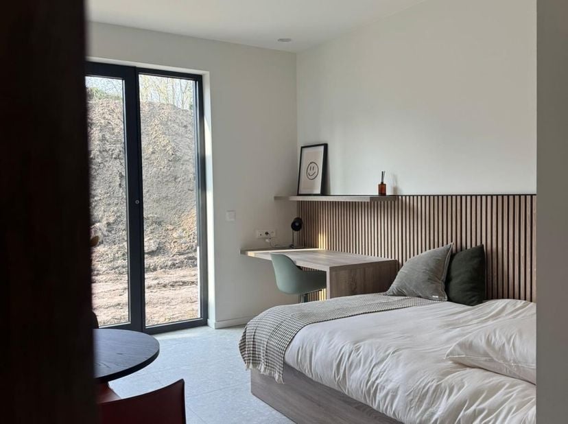 THE ROOT <br />
STUDENT HOUSING REINVENTED BY MM ESTATE GROUP<br />
Verkoop per unit.<br />
93 High-end studentenkamers in een bijzonder groene omgevi