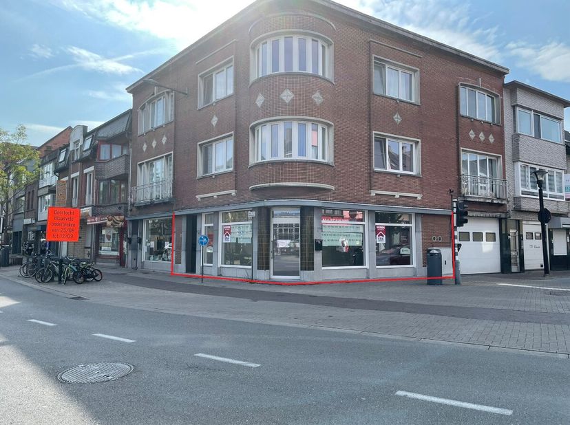 Willebroek: Kantoorruimte met topzichtbaarheid te huurOp zoek naar een kantoorruimte op een centrale locatie in Willebroek? Deze commerciële ruimte bi