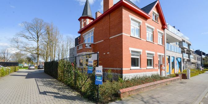 Garage à vendre à Baron Ruzettelaan 405, 8310 Assebroek