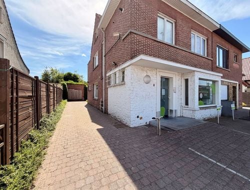                                         Bureaux à vendre à Sint-Niklaas, € 350.000
