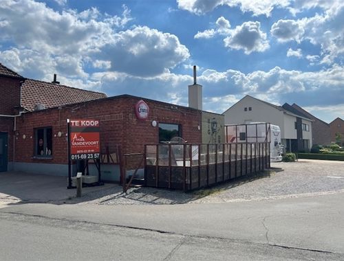                                        Handelsgelijkvloers te koop in Nieuwerkerken, € 120.000
