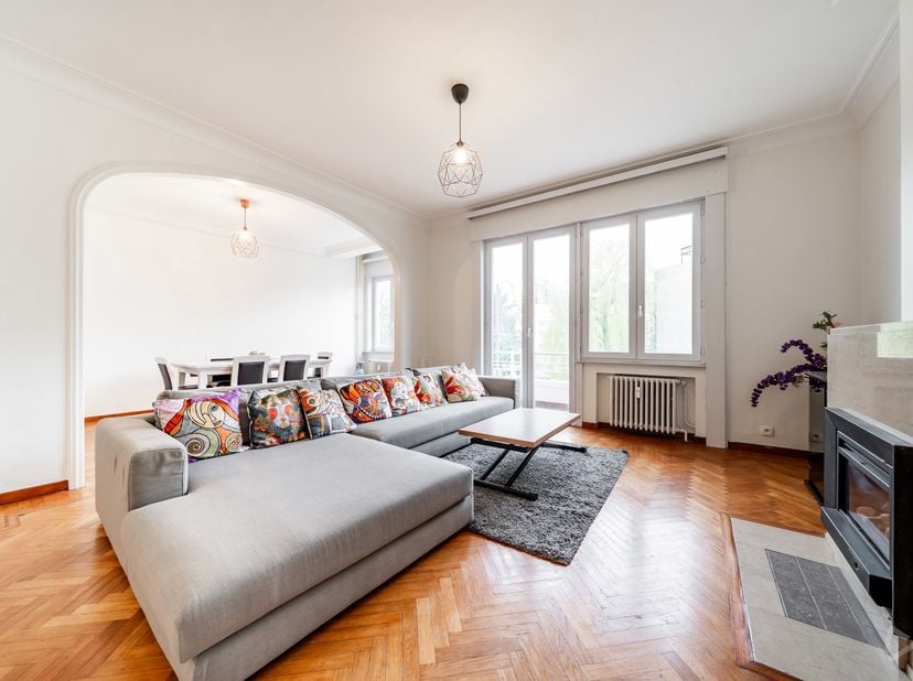 Bruxelles - Limit Ixelles. We Invest Ixelles nodigt u uit om dit prachtige karaktervolle appartement te ontdekken – Roosevelt / Avenue de la Forêt: In