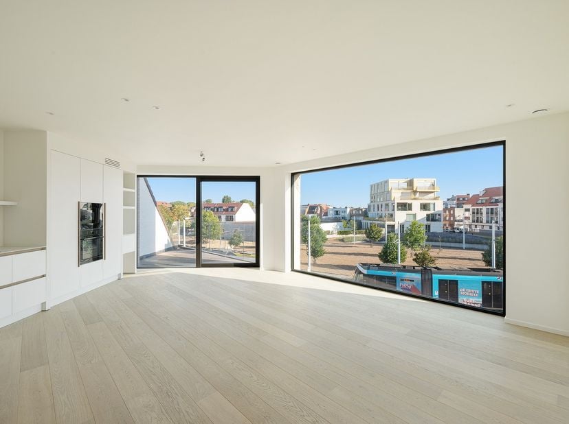 Nieuwbouwappartement met twee slaapkamers op een centrale ligging, op wandelafstand van de winkels en restaurants in Knokke.<br />
Indeling: inkomhal