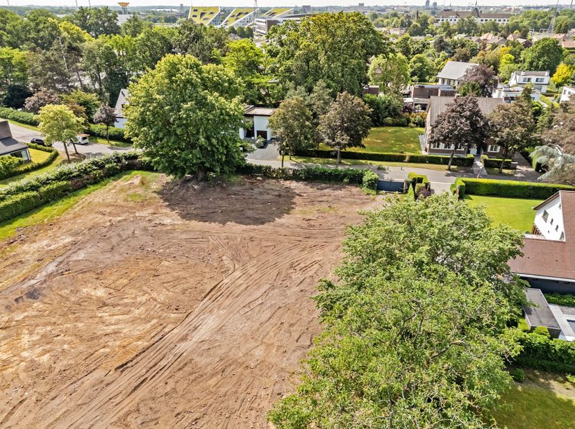 Dit uitstekend gelegen perceel bevindt zich in de gegeerde woonwijk Berkenveld en is toegankelijk via de Carnegielaan. De combinatie van rust, groene