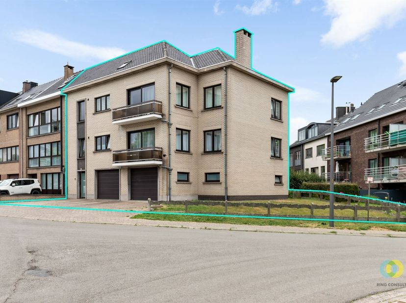 **IN OPTIE**Gelegen aan de Singel in Strombeek-Bever, vlakbij de Brusselse stadsrand, biedt dit opbrengsteigendom een uitstekende investeringsopportun