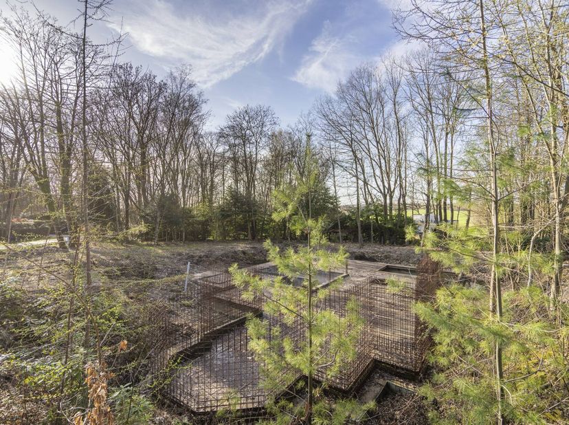Ce magnifique terrain à bâtir de 2 839 m² est situé dans la très prisée forêt de Bellegem, un endroit idéal pour réaliser votre projet résidentiel au