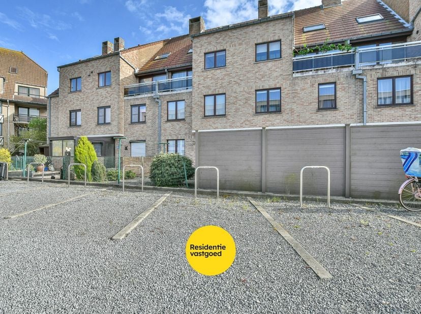 Staanplaats te huur (45euro/maand) in het centrum van De Haan. De staanplaats bevindt zich tussen de Ringlaan-Noord en de Goudfazantlaan.