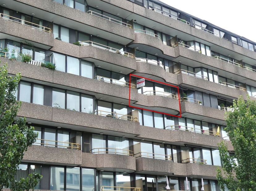 Instapklaar  2 slaapkamer appartement in Sint-Niklaas<br />
Ligging: Gelegen in het hartje van Sint Niklaas<br />
Omschrijving: Instapklaar appartemen